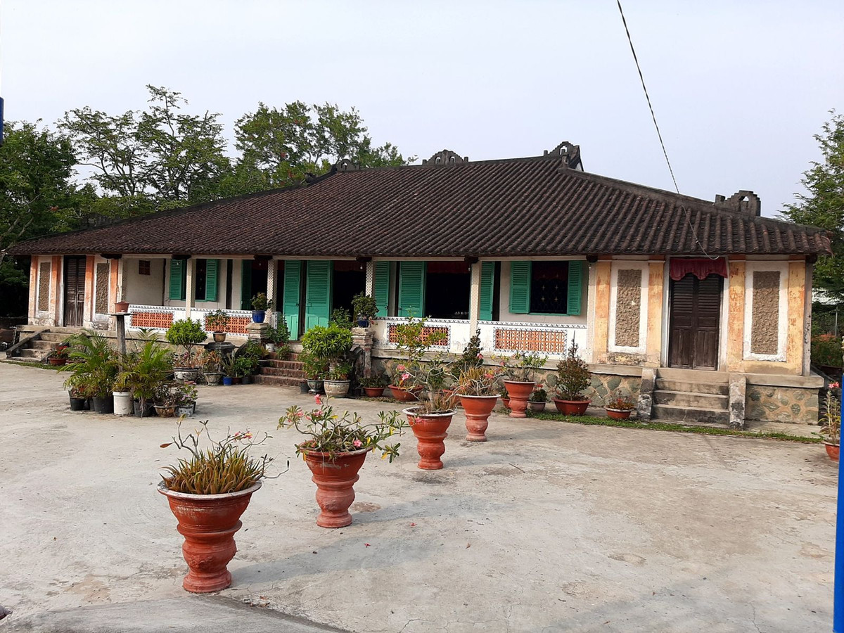 Toạ lạc tại xã Long Hựu Đông, huyện Cần Đước, tỉnh Long An, nhà cổ Trăm Cột là một trong những địa điểm du lịch nổi tiếng ở miền Tây. Ảnh: Báo Long An