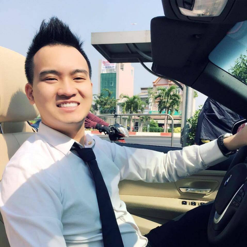 Ngoài phụ giúp công việc của gia đình, Đức Phạm còn đứng đầu một chuỗi cà phê nổi tiếng nhất nhì tại TP HCM. Ảnh: Yan