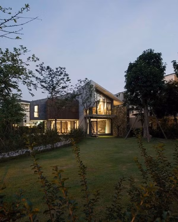 MC Long Vũ từng gây chú ý với cơ ngơi nằm trong khuôn viên của một khu đô thị cao cấp, được xây dựng trên mảnh đất rộng 1.000m2. Ảnh: Giadinhonline