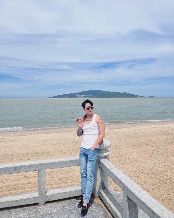 Cựu thành viên HKT cũng thường xuyên khoe hình ảnh đi du lịch trong và ngoài nước. Ảnh: FB Linh Phuong Pham