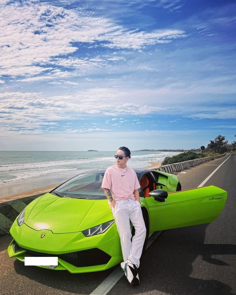 Lamborghini là thương hiệu yêu thích của cựu thành viên HKT. Ảnh: FB Linh Phuong Pham