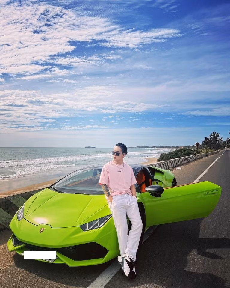 Lamborghini là thương hiệu yêu thích của cựu thành viên HKT. Ảnh: FB Linh Phuong Pham
