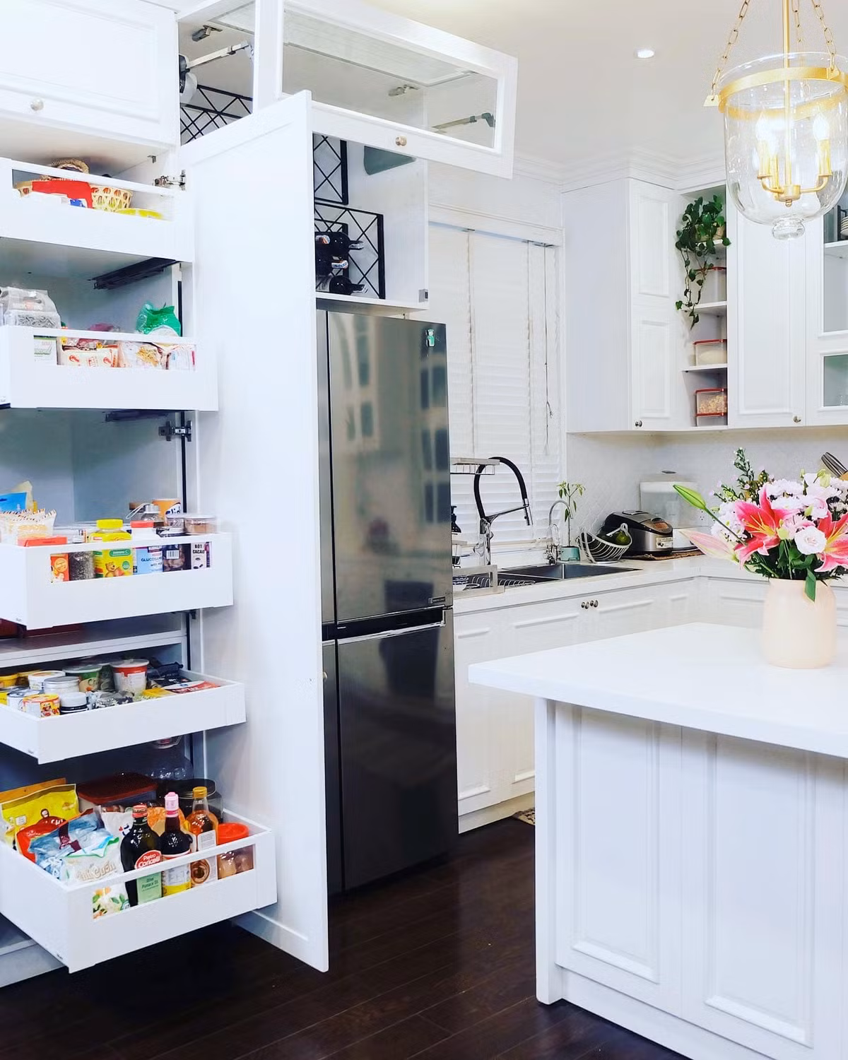 Bà xã Hoàng Bách cho biết: "Đây là tài sản quý giá nhất và cũng là niềm hãnh diện to bự của tui đó".