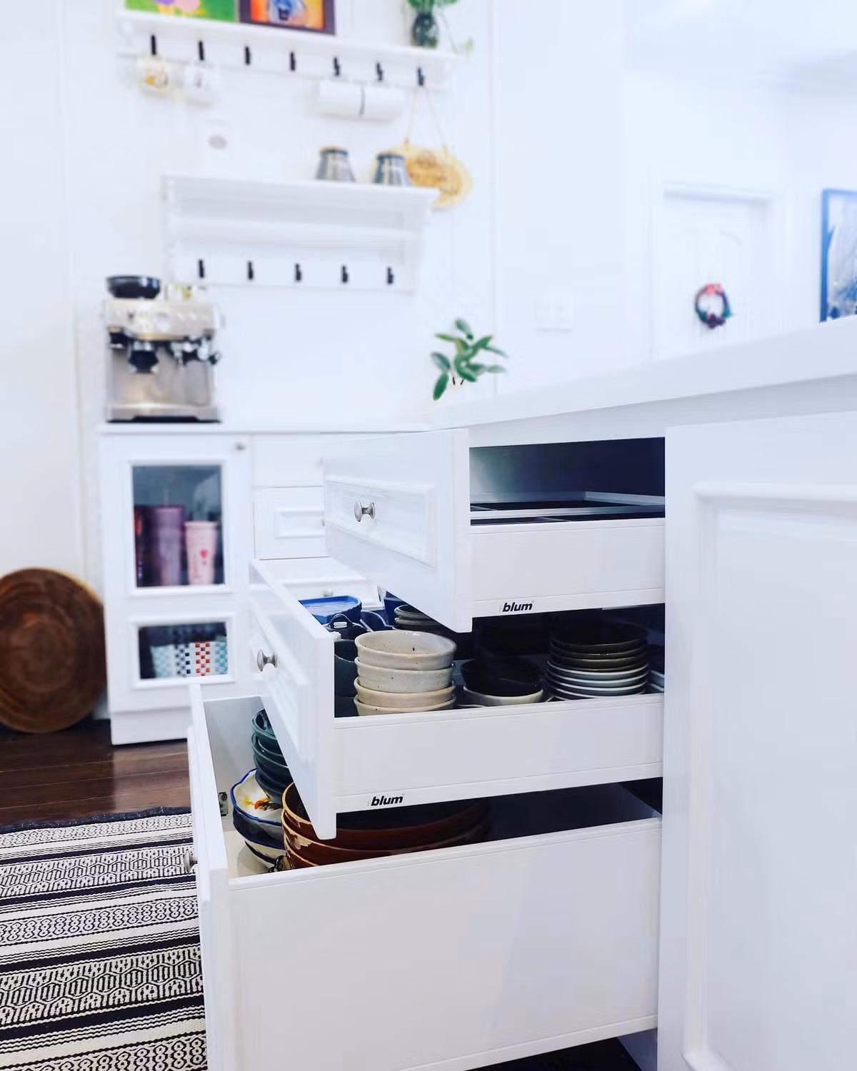 Ai nấy cũng phải xuýt xoa trước căn bếp hiện đại của vợ chồng Hoàng Bách. Nguồn ảnh: FB Doan Thanh Thao