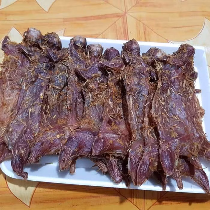 Tương tự, khô chuột đồng cũng là đặc sản nổi tiếng khiến nhiều người khiếp vía. Ảnh: Market