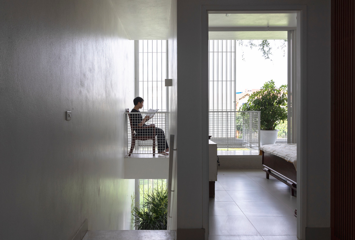 Với công trình nhà phố HH House, nơi 3 thế hệ chung sống có sự chênh lệch về tuổi tác cùng thói quen sinh hoạt, hình thành nên nhu cầu về các không gian cá nhân khép kín, hay còn gọi là khoảng đặc.