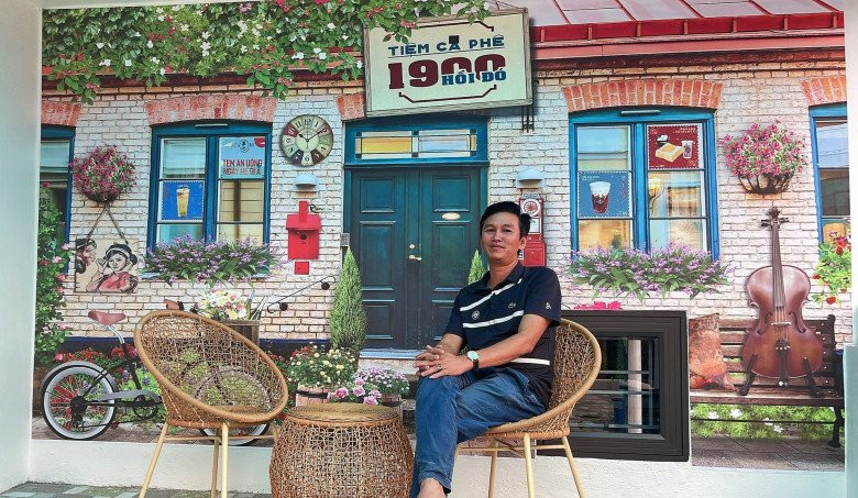 Đặc biệt, góc ban công trong nhà Lê Thị Dần được trang trí chẳng khác tiệm cà phê.