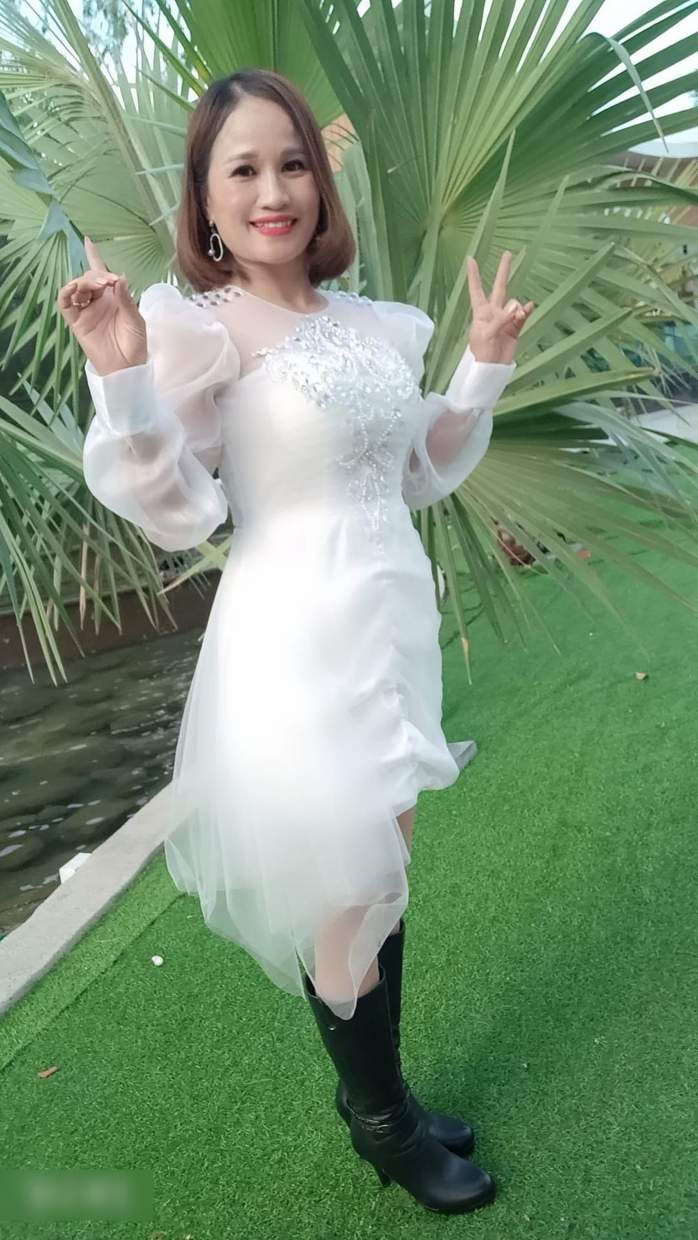 Ngoài thu nhập từ việc đi diễn, Lê Thị Dần còn có nguồn thu từ kênh YouTube với hơn 300 nghìn người theo dõi