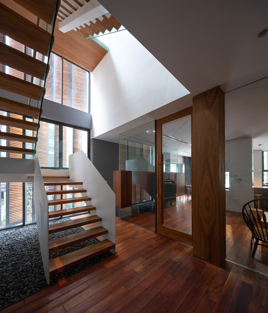 Nội thất trong nhà sử dụng chất liệu gỗ.