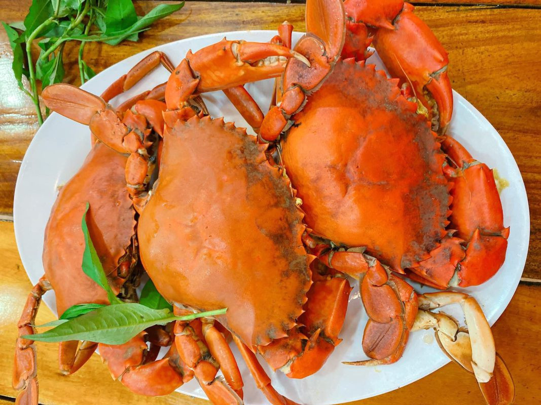 Trên thị trường, giá cua Cà Mau biến động theo mùa. Nếu đúng mùa thì giá phải chăng, nhưng nếu trái mùa thì chắc chắn giá cả sẽ có sự chênh lệch lớn. Ảnh: Haisan24h