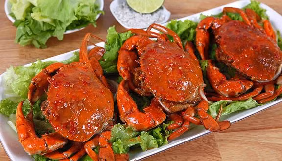 Theo đó, cua biển Cà Mau có mức giá dao động trong khoảng 500.000 - 700.000 đồng/kg, tuỳ loại. Ảnh: Haisan24h