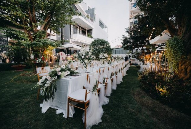 Căn biệt thự có 3 tầng, gồm phòng khách, bếp, 7 phòng ngủ, phòng gym...và mất tới 2 năm để hoàn thiện. Ảnh: FBNV