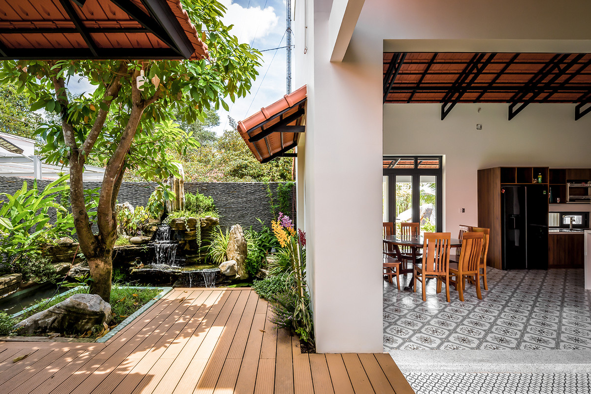 Khu bếp sáng, thoáng và rộng rãi với đủ tiện nghi.