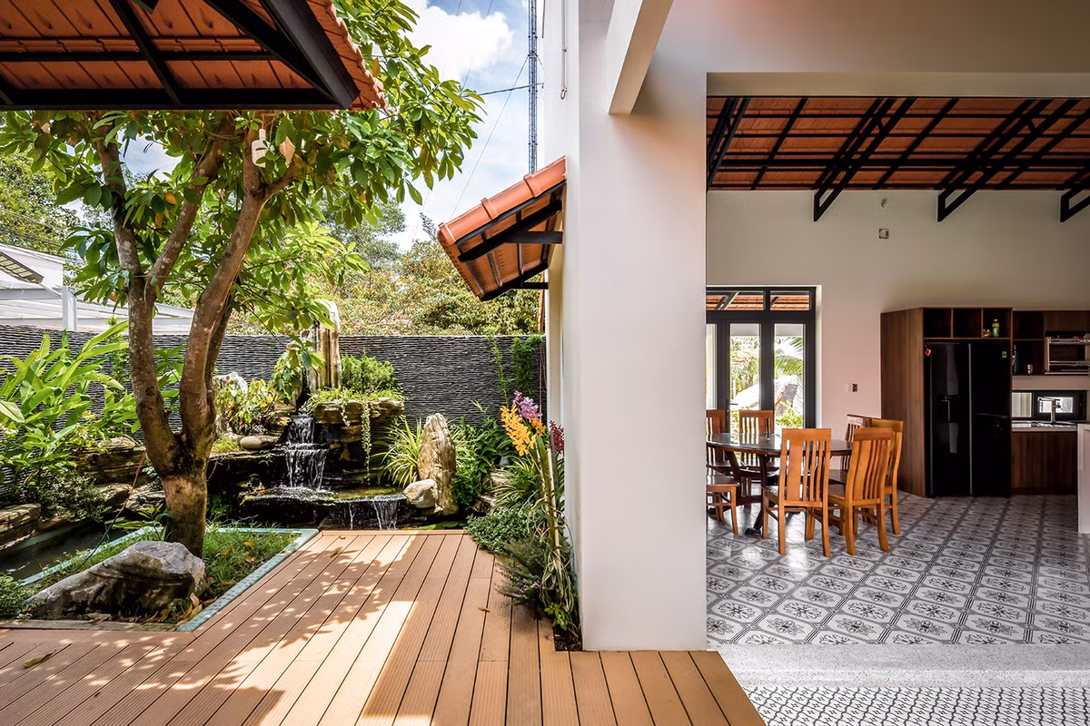 Khu bếp sáng, thoáng và rộng rãi với đủ tiện nghi.