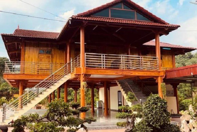 Từ tay trắng, Mạc Văn Khoa và vợ giờ đã có cuộc sống sung túc đáng ngưỡng mộ. Năm trước, Mạc Văn Khoa khiến khán giả trầm trồ khi xây dựng căn nhà mới khang trang cho bố mẹ ở quê