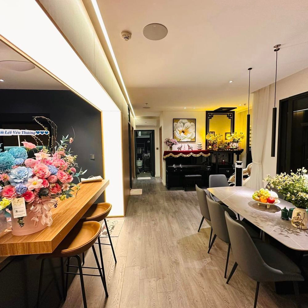 Minh Hương hiện có cuộc sống hạnh phúc bên chồng và hai con, một trai, một gái. Trên trang cá nhân, Minh Hương thường xuyên chia sẻ loạt hình ảnh về tổ ấm mới của gia đình.