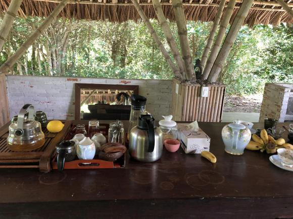 Khu vực nấu nướng và ăn uống của gia đình trong trang trại.