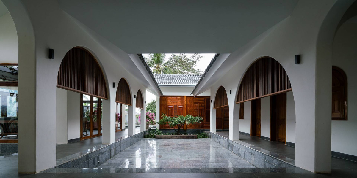 Căn nhà kết hợp những nét truyền thống với hiện đại tạo nên một góc vừa quen vừa lạ và giàu cảm xúc.