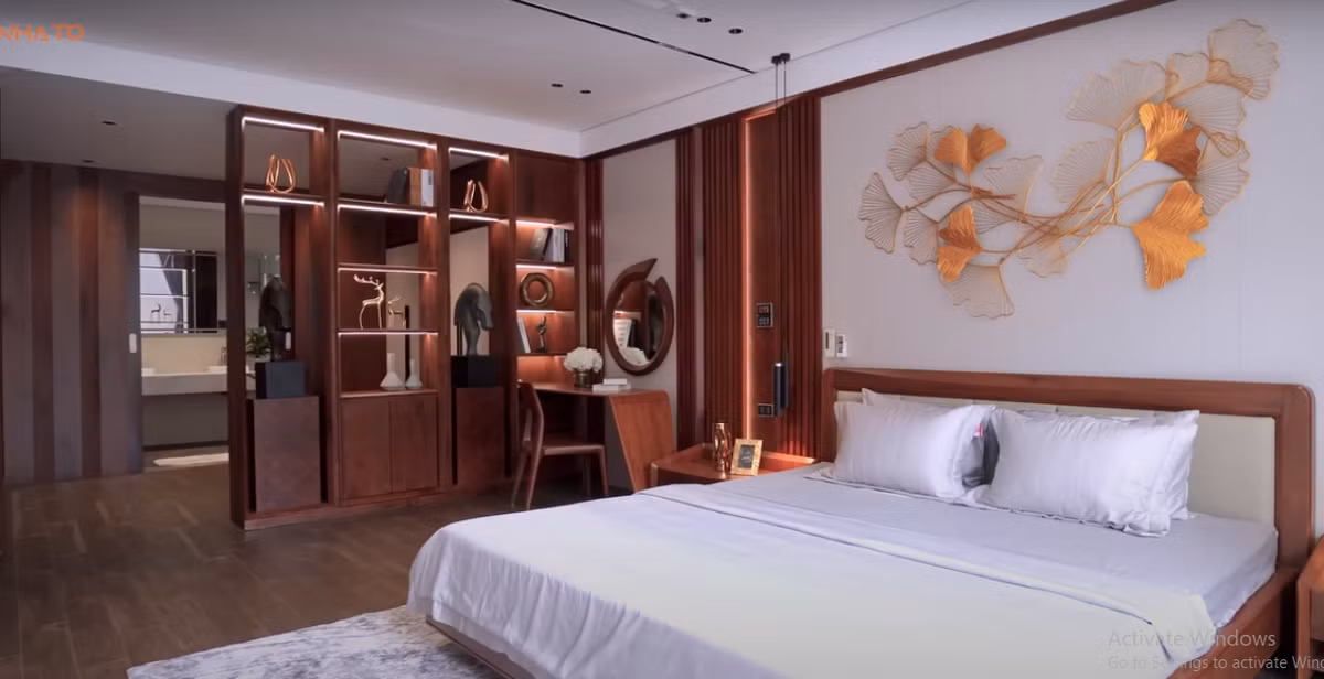 Trên tầng 2 và tầng 3 có 4 phòng ngủ và 1 phòng sinh hoạt chung và phòng thờ.