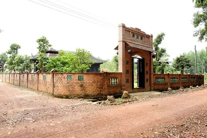 Căn biệt phủ của Hoàng Mập có tổng diện tích hơn 1.600m2, được xây dựng theo phong cách nhà cổ ở Nam Định có tuổi đời 100 năm. Ảnh: Vietnamnet