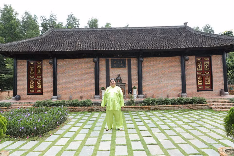 Ở bên trong biệt phủ, Hoàng Mập trồng nhiều cây xanh. Ảnh: Lao động