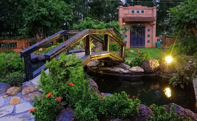 Cuối tuần, Hoàng Mập thường đưa vợ con về biệt phủ ở Đồng Nai để tận hưởng không khí làng quê, vừa sum họp gia đình. Ảnh: Vietnamnet