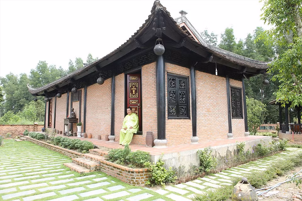 Khu vực sân vườn được bài trí thêm nhiều không gian nghỉ ngơi, ngắm cảnh. Ảnh: Lao động