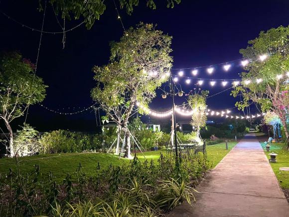 Ở bất kì vị trí nào của căn nhà cũng có thể ngắm được toàn bộ cảnh đẹp trên sông.