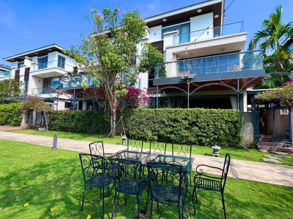 Toàn cảnh căn biệt thự của Cao Thái Sơn khiến khán giả trầm trồ.