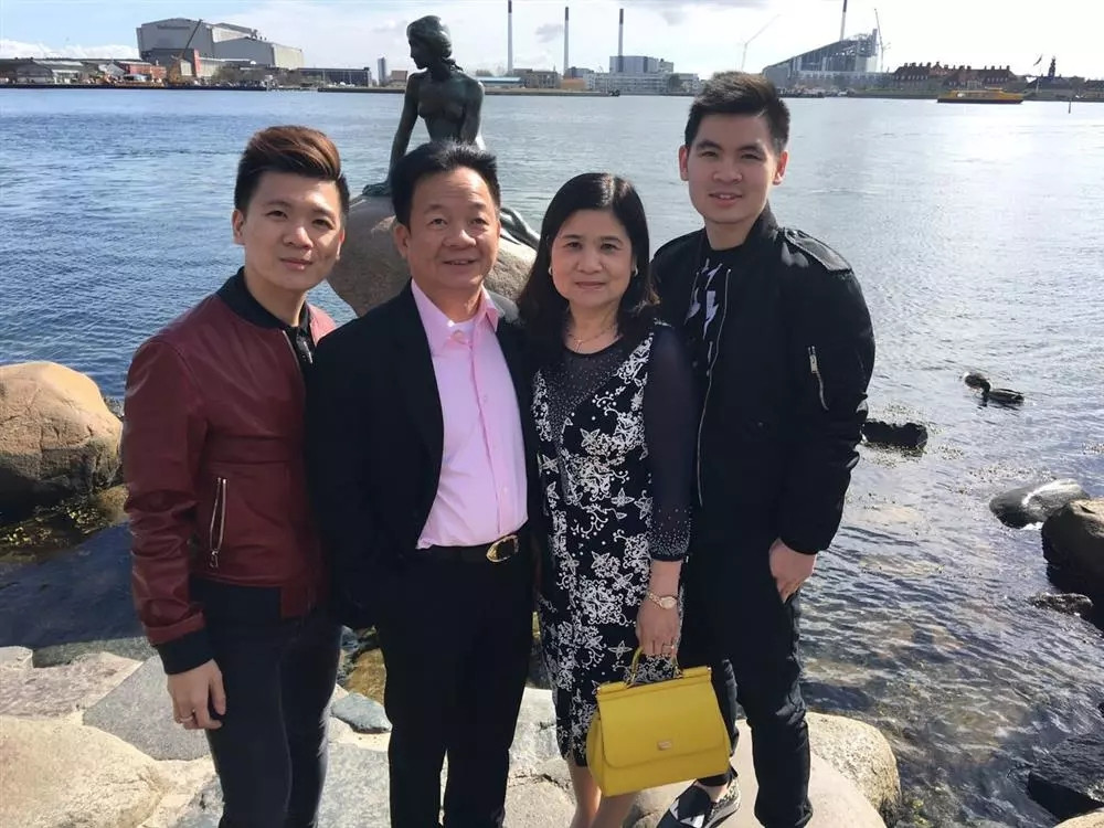 Gia đình hôn phu Đỗ Mỹ Linh du lịch tại Châu Âu. Ảnh: FBNV