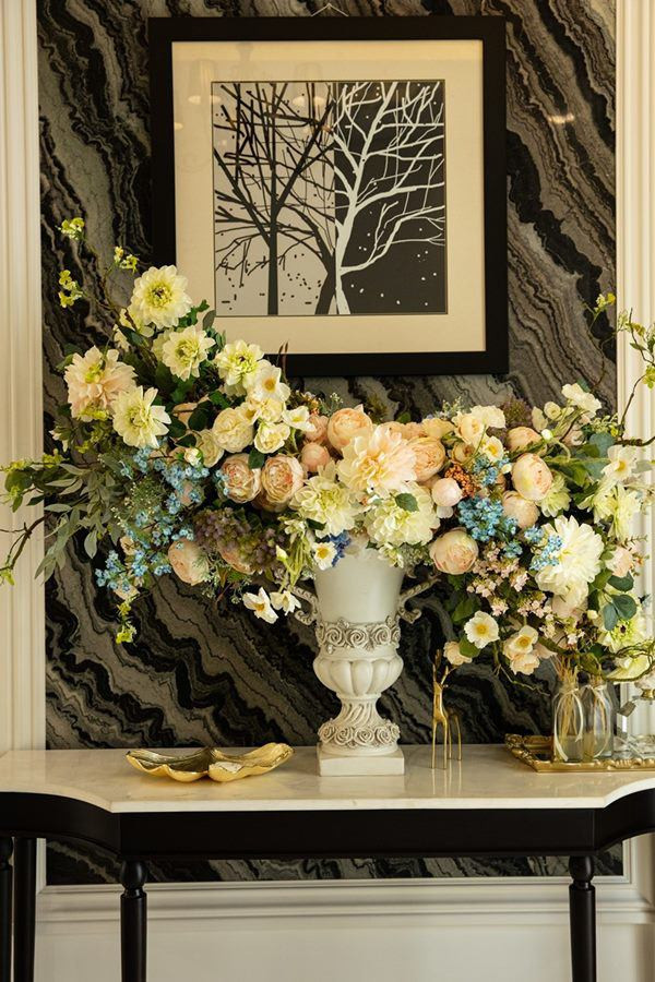 MC Thanh Mai mua biệt thự vào giữa năm 2019 bởi yêu thích kiến trúc cổ điển và không gian vườn xanh mát. Ảnh: FBNV