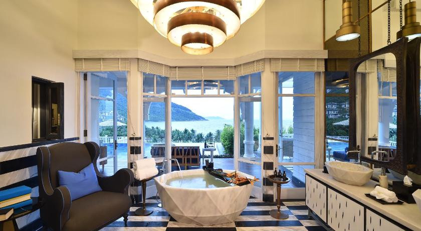 Giá mỗi phòng nghỉ tại InterContinental Danang Resort từ hơn 10 triệu đồng mỗi đêm. Ảnh: Angoda