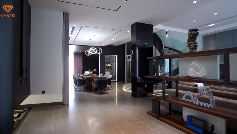 Không gian tầng 1 rộng rãi và thoãng đãng.