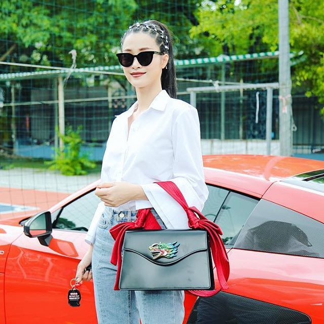 Dù không thường xuyên khoe đồ hiệu nhưng Đông Nhi cũng là một tay chơi hàng hiệu chính thống. Ảnh: Vietnamnet