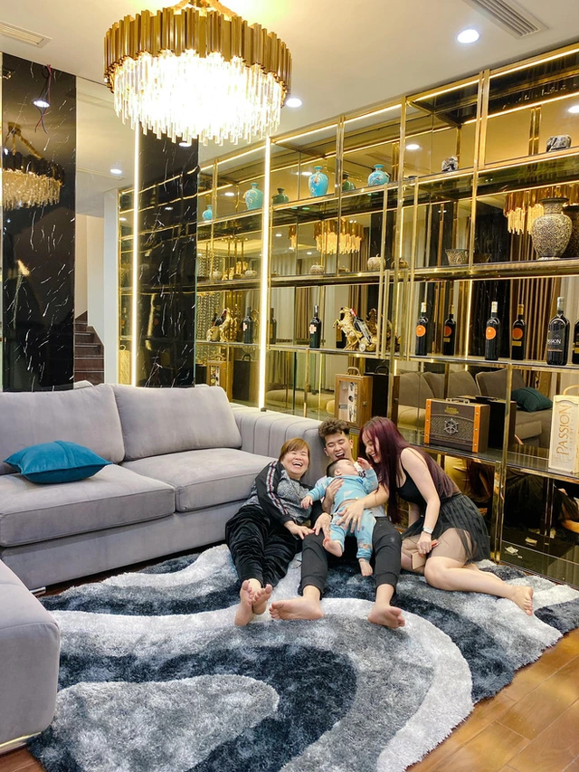 Nội thất bên trong căn biệt thự thiết kết theo phong cách phương Tây hiện đại.