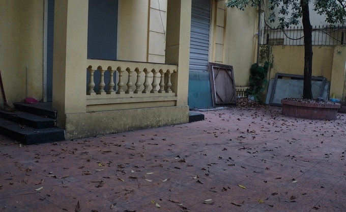 Người dân tại khu vực này cho biết, căn biệt thự từ lâu đã không có người ở. Ảnh: Dân trí