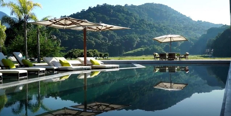 Trước đó, tiền đạo Neymar sở hữu căn biệt thự xa hoa như thiên đường ở Mangaratiba, bang Rio de Janeiro (Brazil) với đầy đủ tiện ích. Ảnh: Thesun