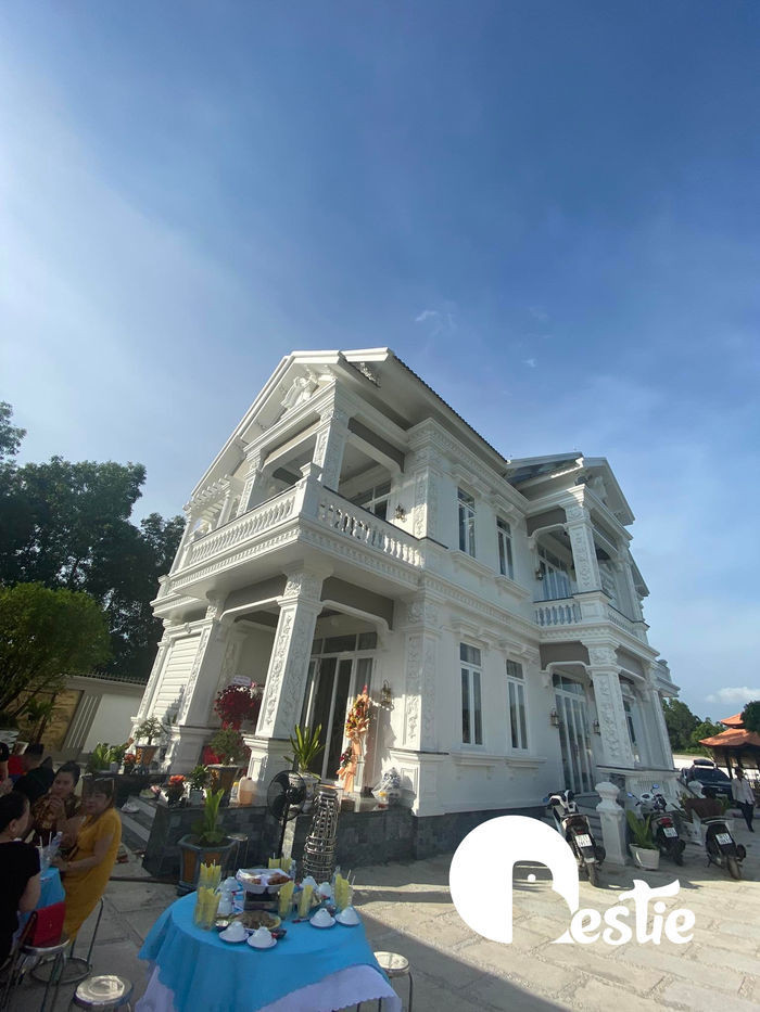 Cách đây không lâu, Lily Chen cho biết vừa xây xong căn biệt thự có giá khoảng 50 tỷ đồng ở Tây Ninh. Ảnh: Bestie