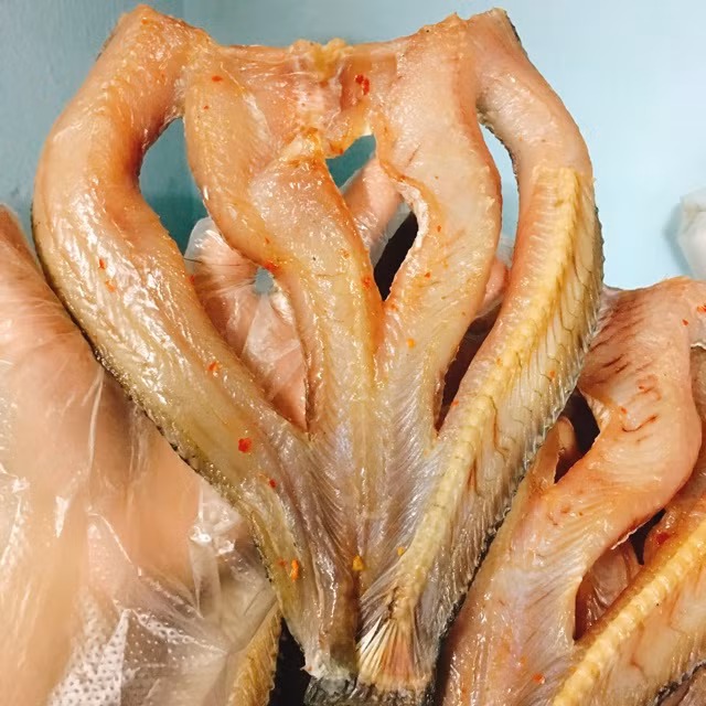 Do cách làm kỳ công nên khô rắn có giá đắt đỏ từ 250.000 - 300.000 đồng/kg. Vào dịp Tết, mức giá còn tăng lên đến 350.000 - 500.000 đồng/kg vẫn "cháy hàng". Ảnh: Internet