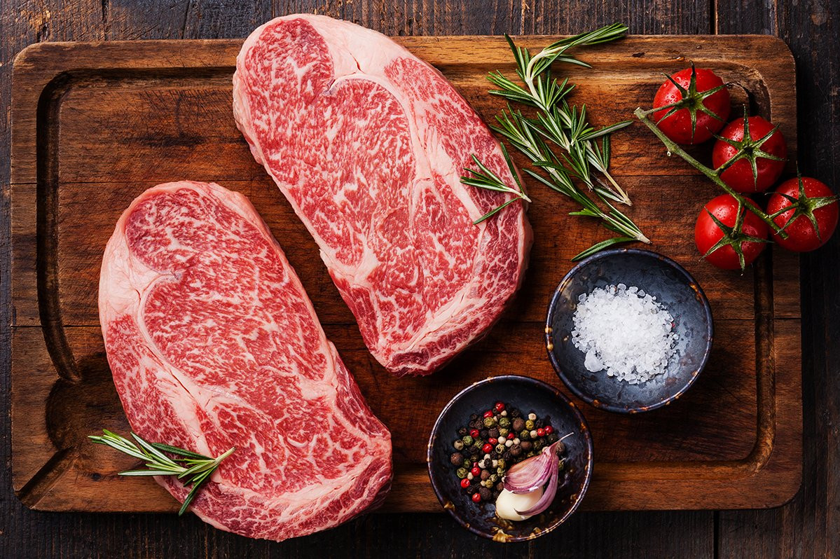 Bò Wagyu được biết đến là loại thịt bò đắt đỏ nhất thế giới, giá của chúng có thể đắt ngang ngửa một siêu xe. Ảnh: Internet