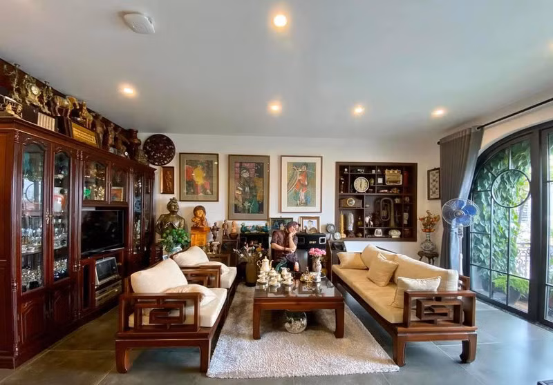 Phòng khách bề thế và ấm cúng. Ảnh: FBNV