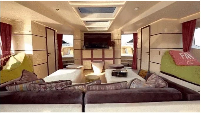 Trong khi đó, chỗ ngủ trên du thuyền được phủ bằng bạch kim. Ảnh chụp màn hình