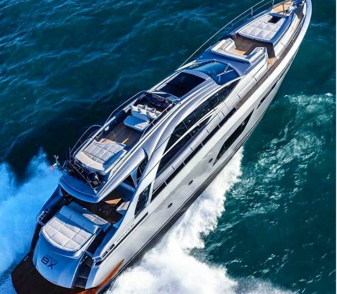 Chiếc du thuyền này được cho là thuộc sở hữu của một tỷ phú người Malaysia Robert Kuok. Ông được cho là đã chi một phần ba trong số tài sản 12,8 tỷ USD của mình khi trả 4,8 tỷ USD cho chiếc du thuyền này. Ảnh: Therichest