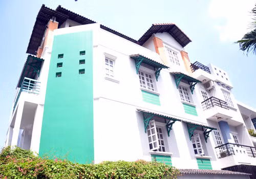 Ngôi nhà của nghệ sĩ Nhật Cường tọa lạc tại một con hẻm thuộc quận Bình Thạnh được anh mua từ năm 2012. Ảnh: Yan