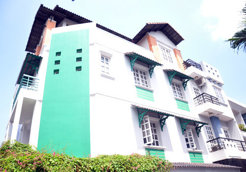 Ngôi nhà của nghệ sĩ Nhật Cường tọa lạc tại một con hẻm thuộc quận Bình Thạnh được anh mua từ năm 2012. Ảnh: Yan