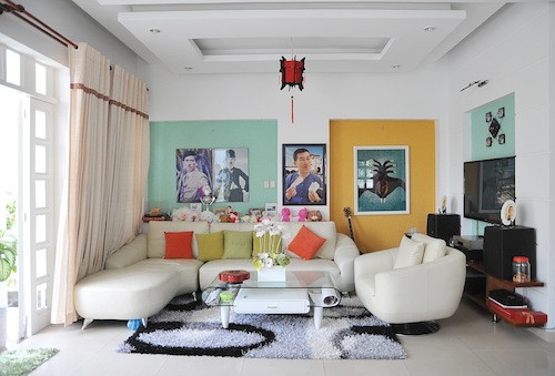 Mặt tiền hướng Nam và Bắc nên không gian trong nhà lúc nào cũng ngập tràn ánh sáng. Ảnh: FBNV