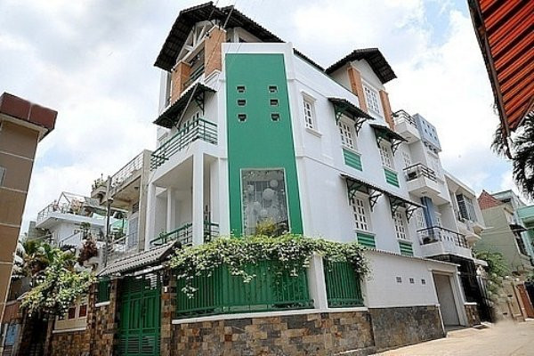 Căn nhà có cấu trúc một trệt, 3 lầu, tổng diện tích hơn 300m2, trị giá khoảng 17 tỷ đồng. Ảnh: Yan