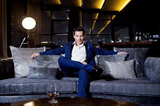 Sau khi ly hôn, nếu như vợ cũ Trương Ngọc Ánh xứng danh đại gia thì Trần Bảo Sơn cũng không hề thua kém bởi cuộc sống giàu sang.