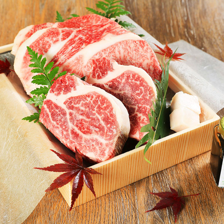 Theo một chủ nhà hàng ở TP HCM, những ngày này bắt đầu vào cao điểm của thị trường Tết, song khách hàng chủ yếu là doanh nghiệp, người kinh doanh chọn mua. Ảnh: Bio Planet