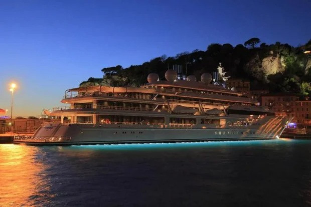 Khi ra mắt vào năm 2010, Katara đứng vị trí thứ 23 trong số những du thuyền lớn nhất hành tinh.